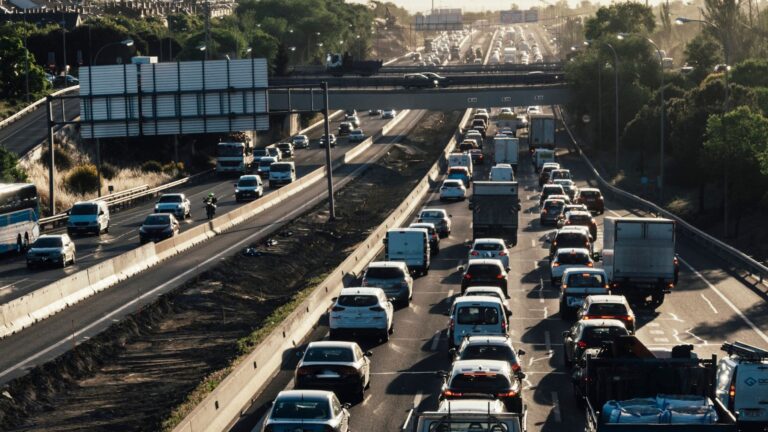 La DGT prepara restricciones de tráfico en 6 comunidades por algo que no tiene nada que ver con el coche… y ya está en el BOE