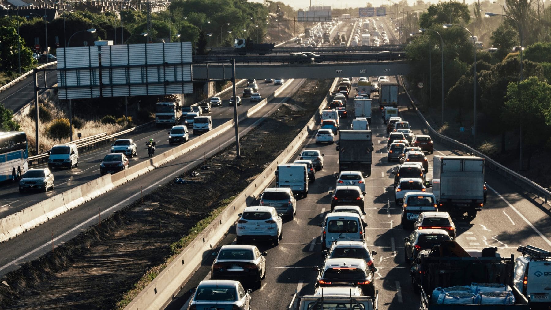 La DGT prepara restricciones de tráfico en 6 comunidades por algo que no tiene nada que ver con el coche… y ya está en el BOE