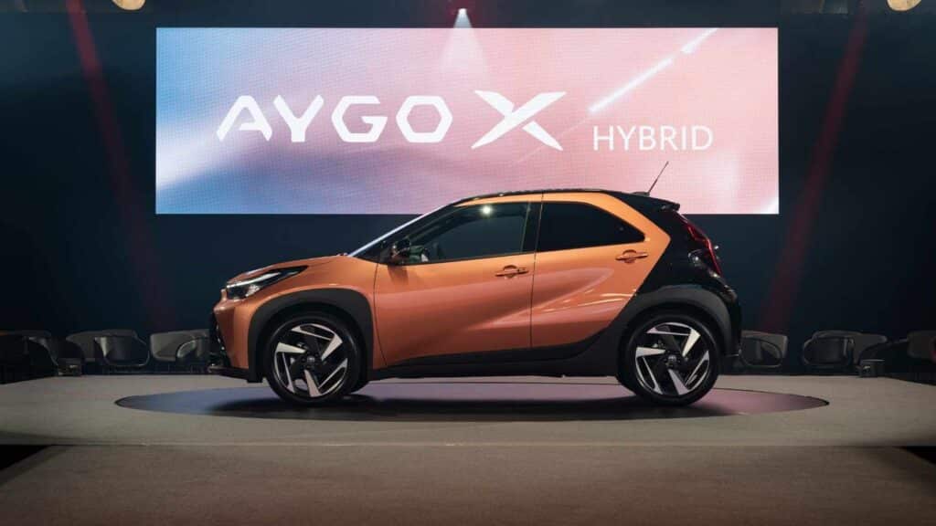 Por 20.900 €, este mini-SUV de Toyota gasta 3,8 litros, tiene etiqueta ECO y 116 CV: el chollo que muchos están pasando por alto