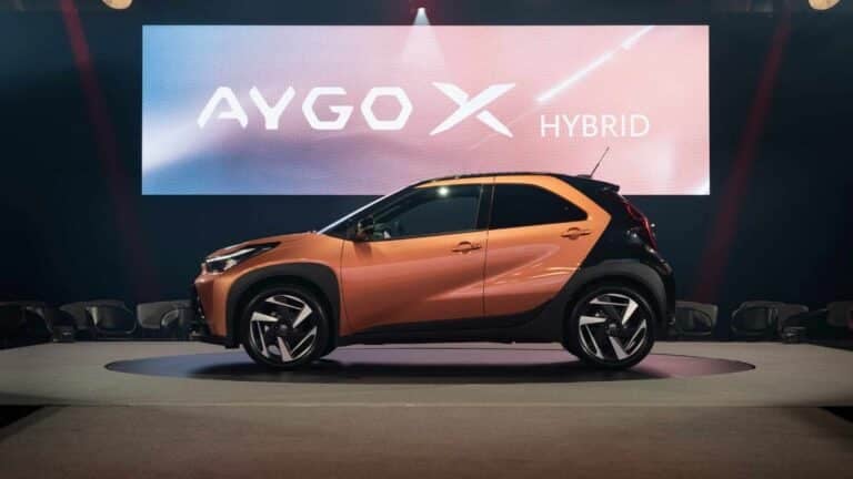 Por 20.900 €, este mini-SUV de Toyota gasta 3,8 litros, tiene etiqueta ECO y 116 CV: el chollo que muchos están pasando por alto