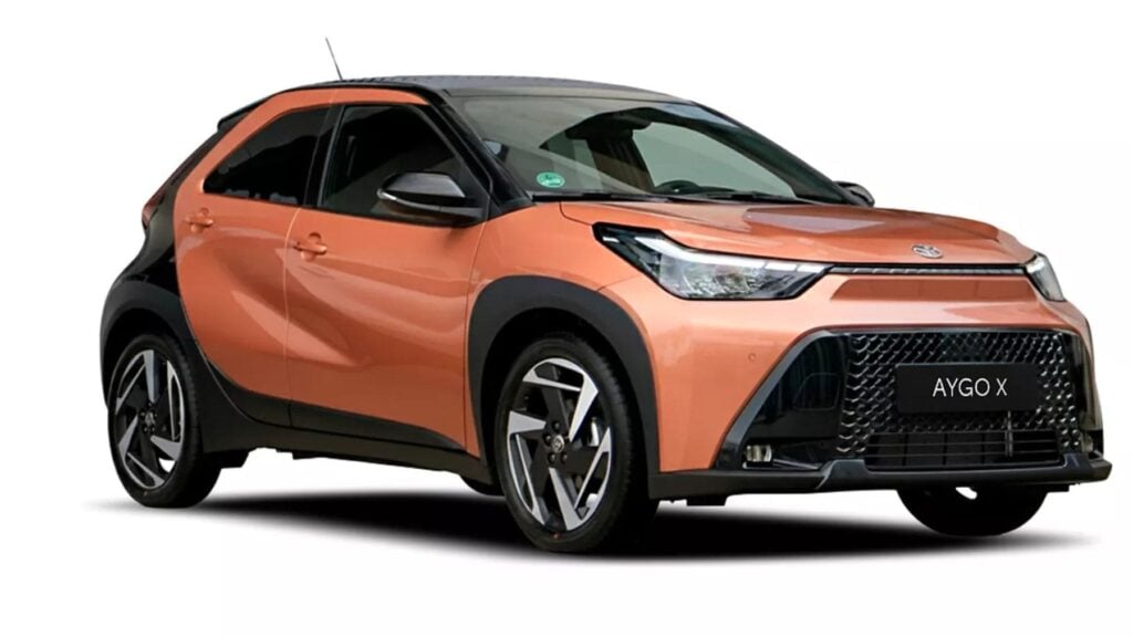 Por 20.900 €, este mini-SUV de Toyota gasta 3,8 litros, tiene etiqueta ECO y 116 CV: el chollo que muchos están pasando por alto