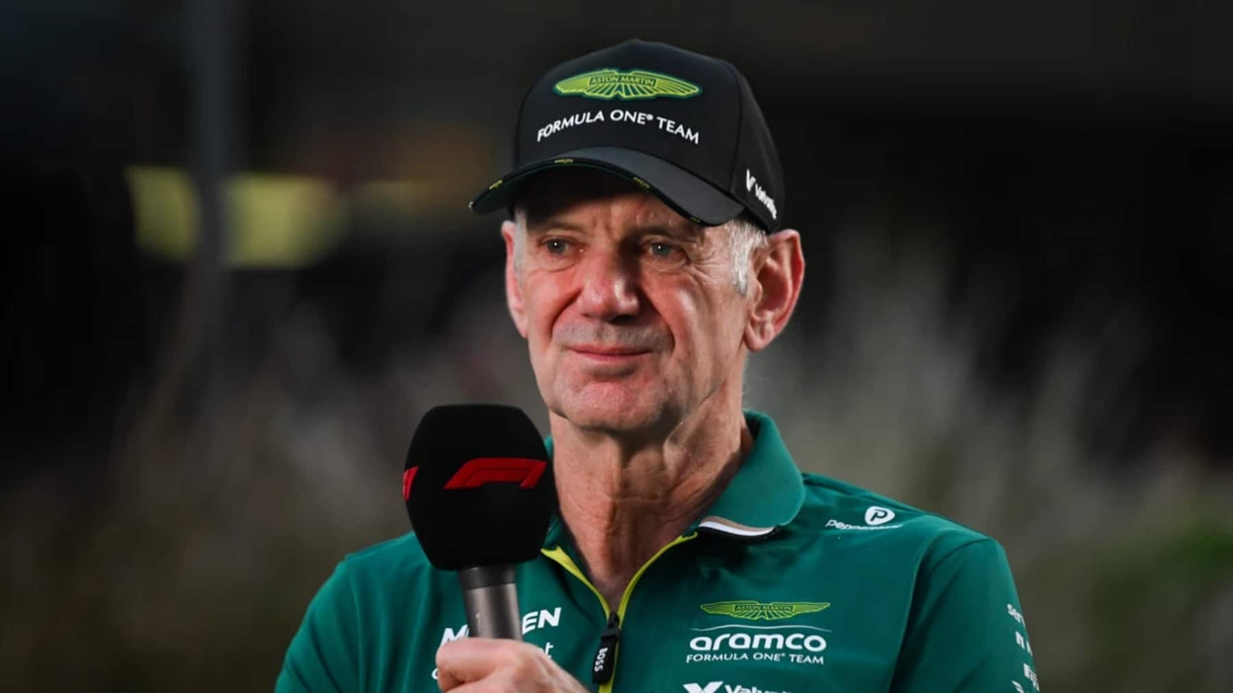 Adrian Newey prioriza el diseño del AMR26 y obliga a Aston Martin a buscar un nuevo jefe