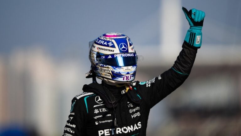 Russell sufre con los Ferrari mientras Alonso y Sainz siguen atrás