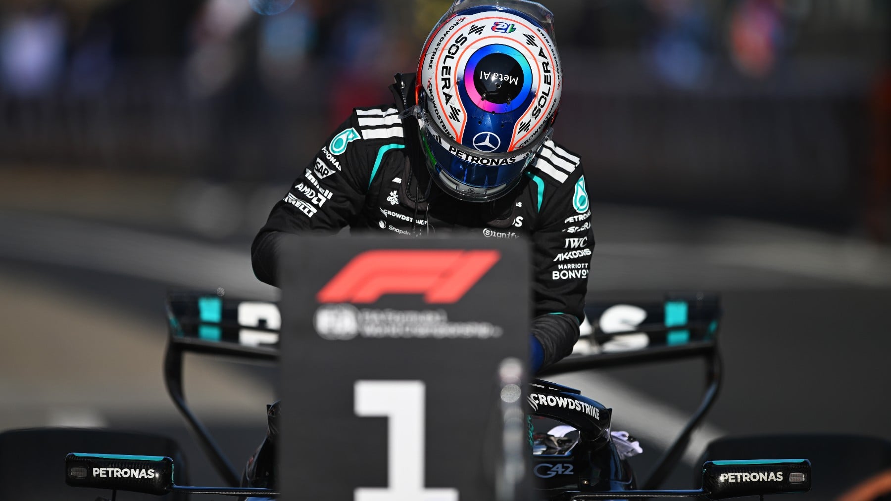 Antonelli logra la pole más precoz; Alonso y Sainz, fuera en Q1