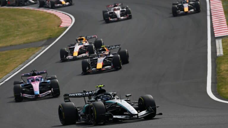 Antonelli tiene estrella y Alonso por fin termina