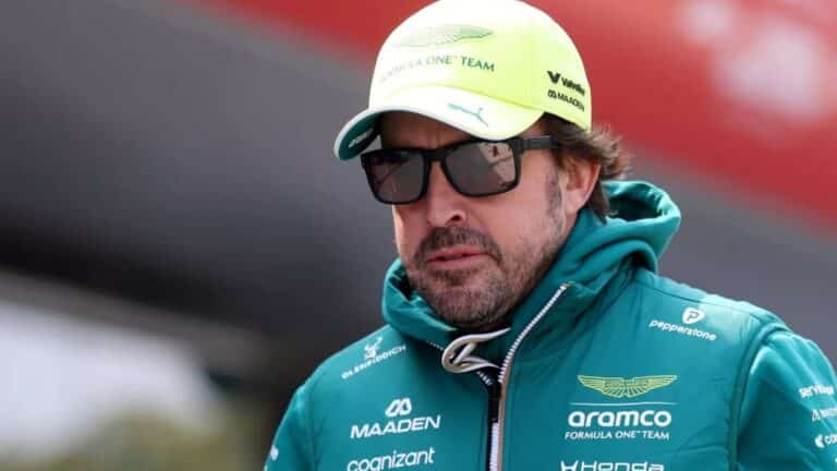 Fernando Alonso, empujado a la retirada por el mal rendimiento de Aston Martin y Honda