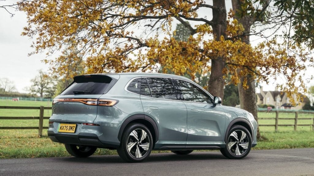 Volkswagen tiene un nuevo problema en España: los dueños de Volvo plantan un SUV eléctrico de 475 km y 218 CV por menos de 37.500 € con su propio nombre