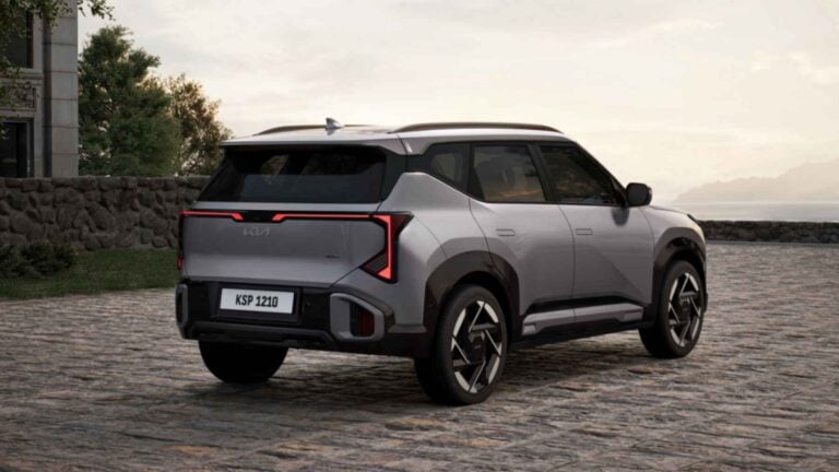 Kia planta un SUV nuevo en España para julio: vendrá con 4,43 metros, gasolina e híbrido completo. Seat y Renault tienen un nuevo problema