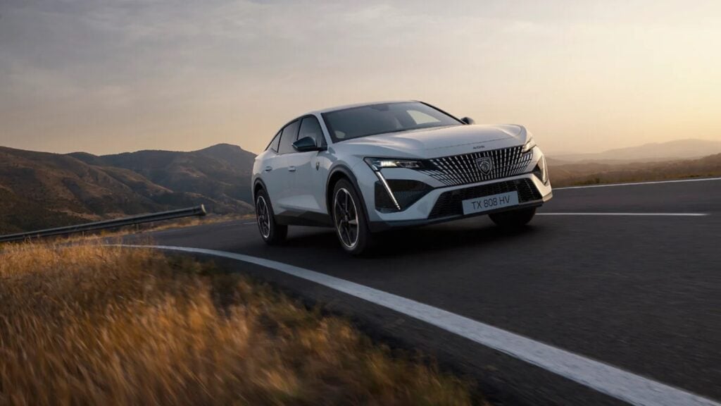 Francia tiene el nuevo ‘anti-SUV’ para España: le dan un giro de 180º a este modelo de 213 CV, 456 km… y una cuota desde 270 €/mes