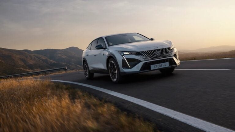 Francia tiene el nuevo ‘anti-SUV’ para España: le dan un giro de 180º a este modelo de 213 CV, 456 km… y una cuota desde 270 €/mes