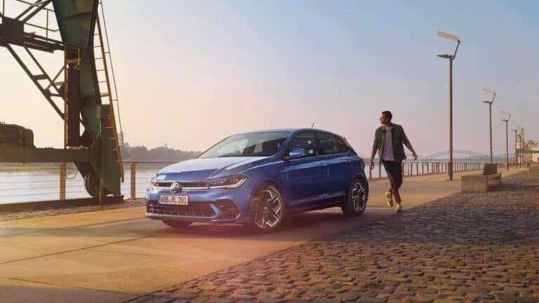 No es chino, pero este utilitario alemán de gasolina acaba de estrenar un motor de 80 CV que no tenía, cuesta desde 22.770 € y ya acepta pedidos en España