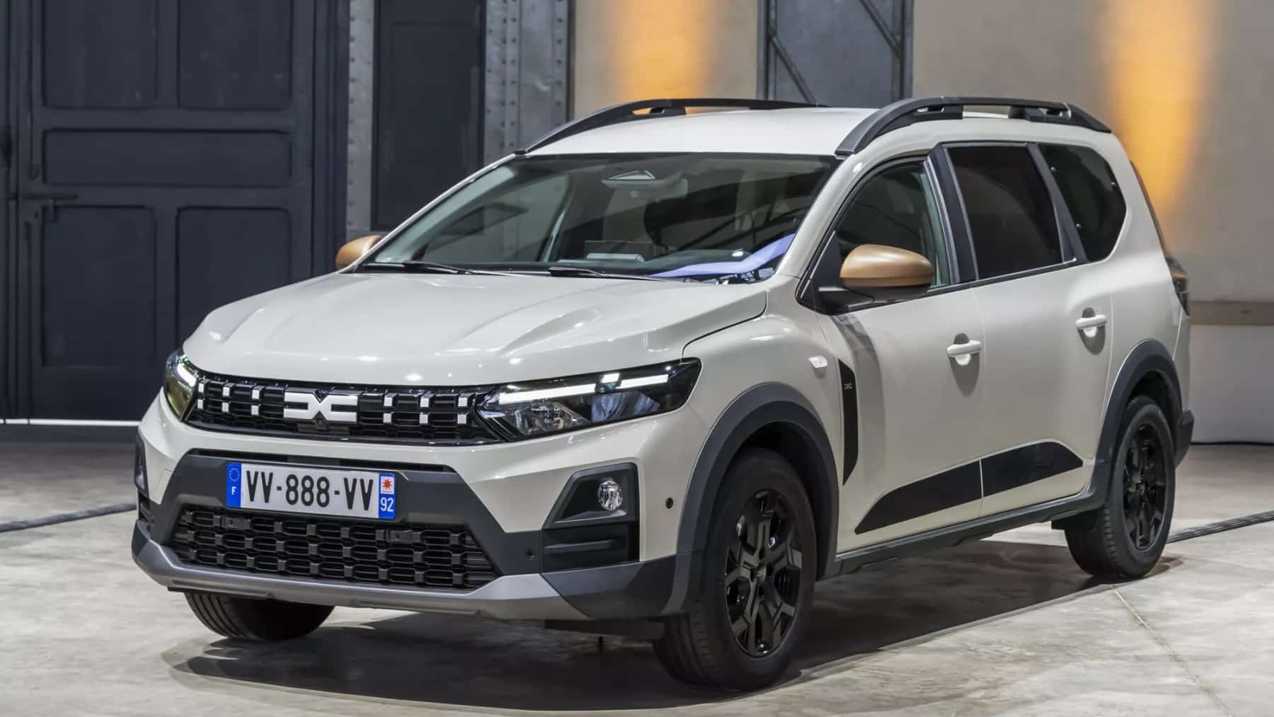 Todos pagando 35.000 € por un SUV con 500 litros de maletero y resulta que hay un familiar de 18.940 € con 708 litros, etiqueta ECO y hasta 7 plazas