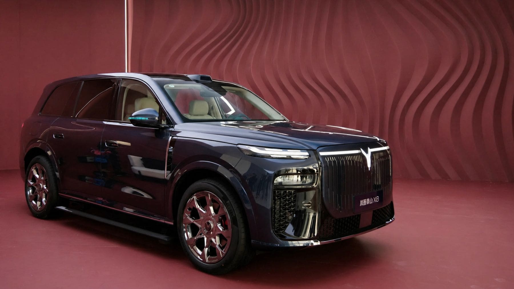 Colas en España por el nuevo coche chino de moda: mide 5,2 metros, lleva nevera dentro, tiene LiDAR de Huawei y cuesta lo que un Tiguan