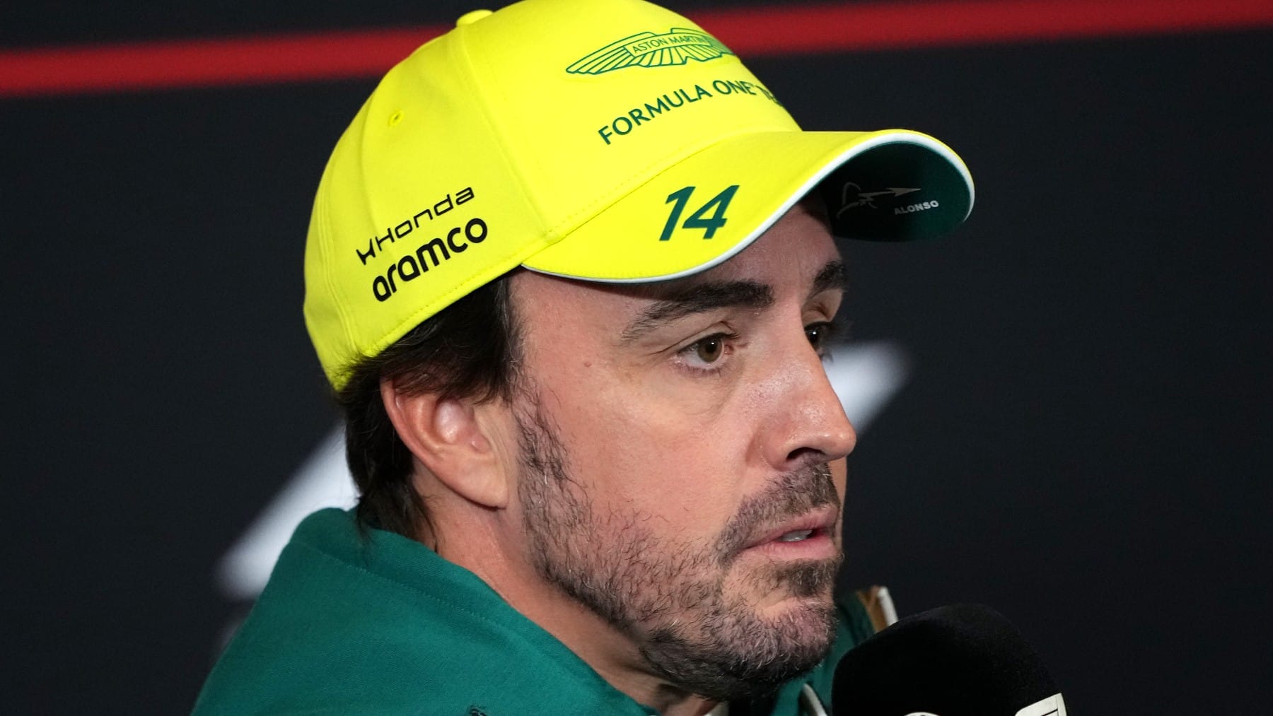 Un expiloto atiza a Alonso: «Si eres profesional, conduces y te callas»