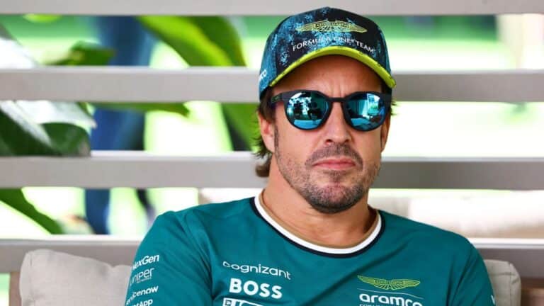 Fernando Alonso descarta la retirada: su plan para seguir en Aston Martin y esperar a Honda: "Me encantan las carreras..."