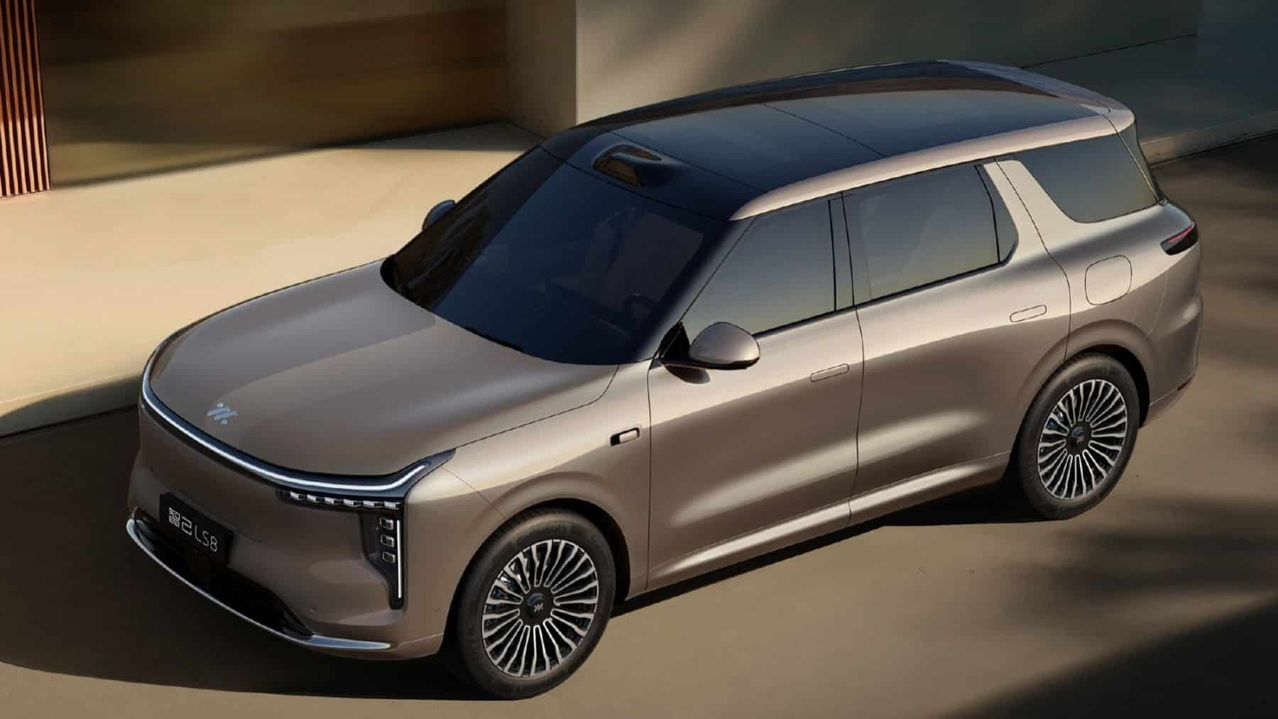 523 CV, 4 segundos en 0-100, 1.605 km de autonomía y 18.000 reservas en 2 horas: el chino que viene a humillar al Range Rover Sport