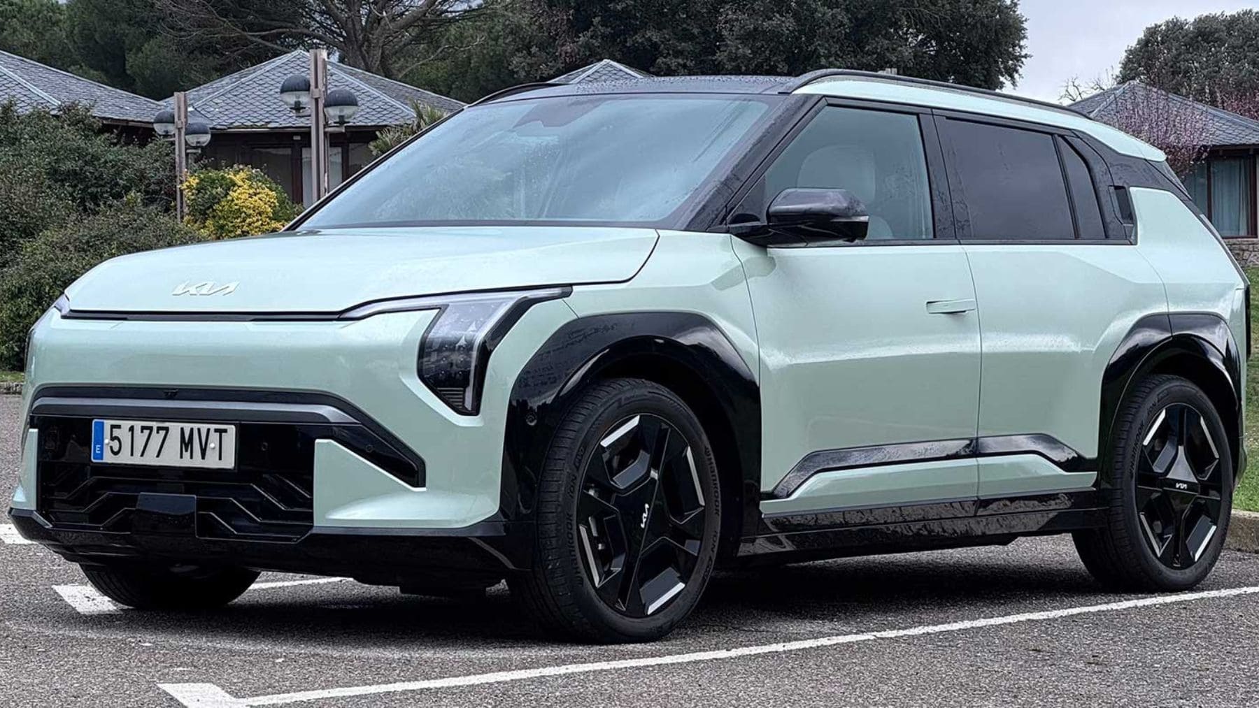 Mientras los chinos pelean por el SUV eléctrico más barato, los coreanos se llevan el premio gordo en España con 204 CV, 436 km y maletero de 460 litros