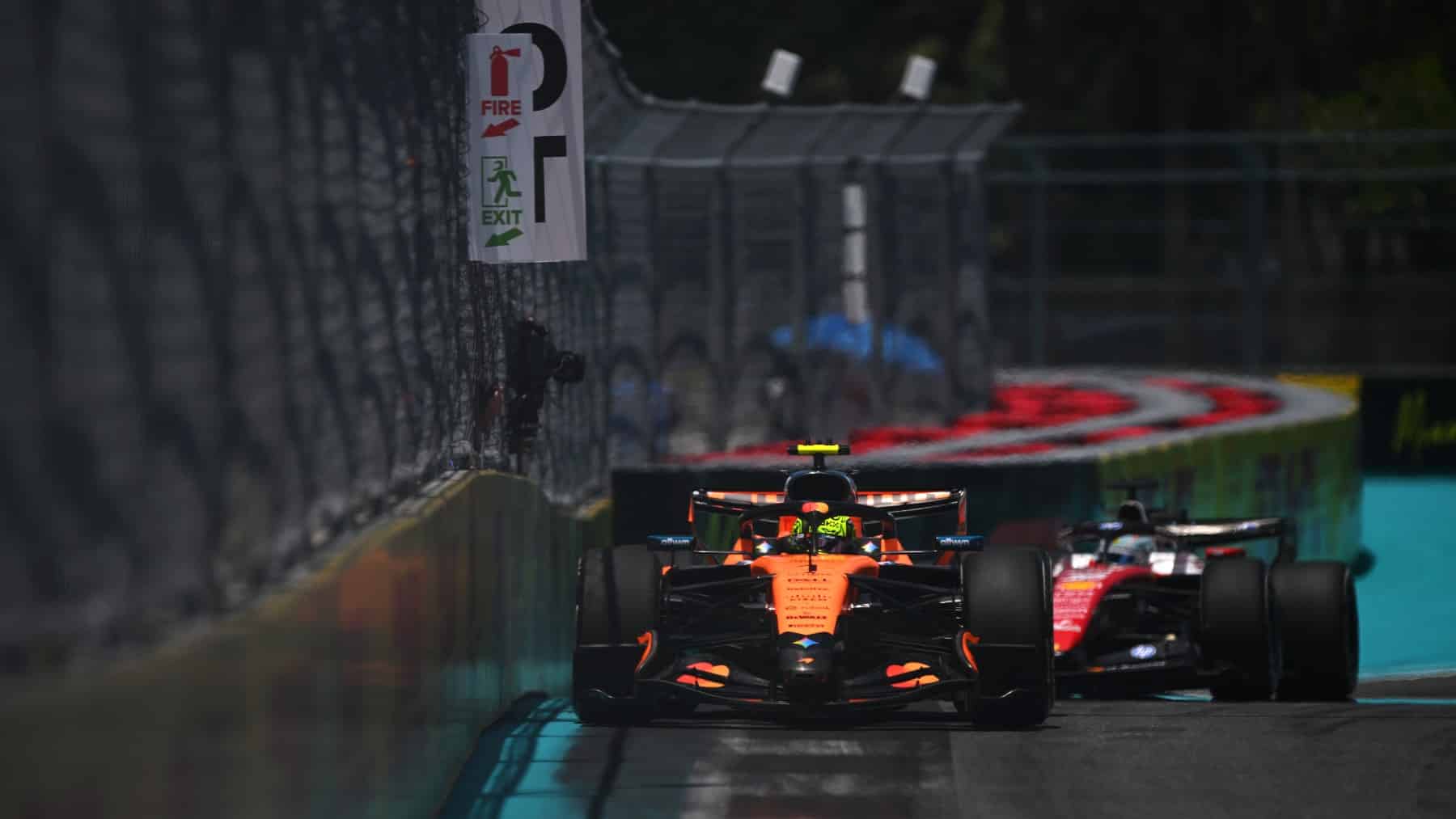 Norris ha vuelto y Mercedes muerde el polvo; Sainz, 16º y Alonso, 21º