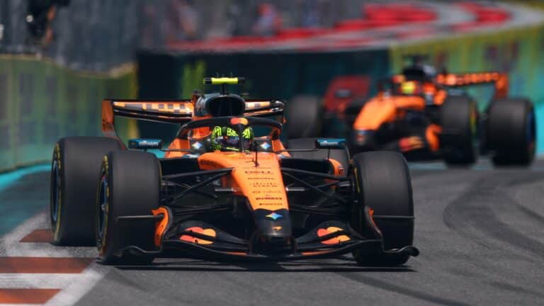 McLaren llama a la puerta; Sainz, 14º y Alonso, 16º en la sprint