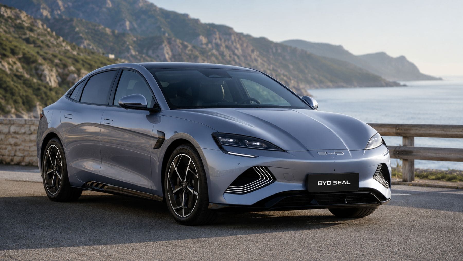 Todos pendientes del Tesla Model 3 y va el gigante chino y le corrige a su berlina los tres defectos que más le criticaban: 485 litros de maletero, frunk sin tapa, llave en el móvil y un precio que se cuela por debajo de los 35.000 euros