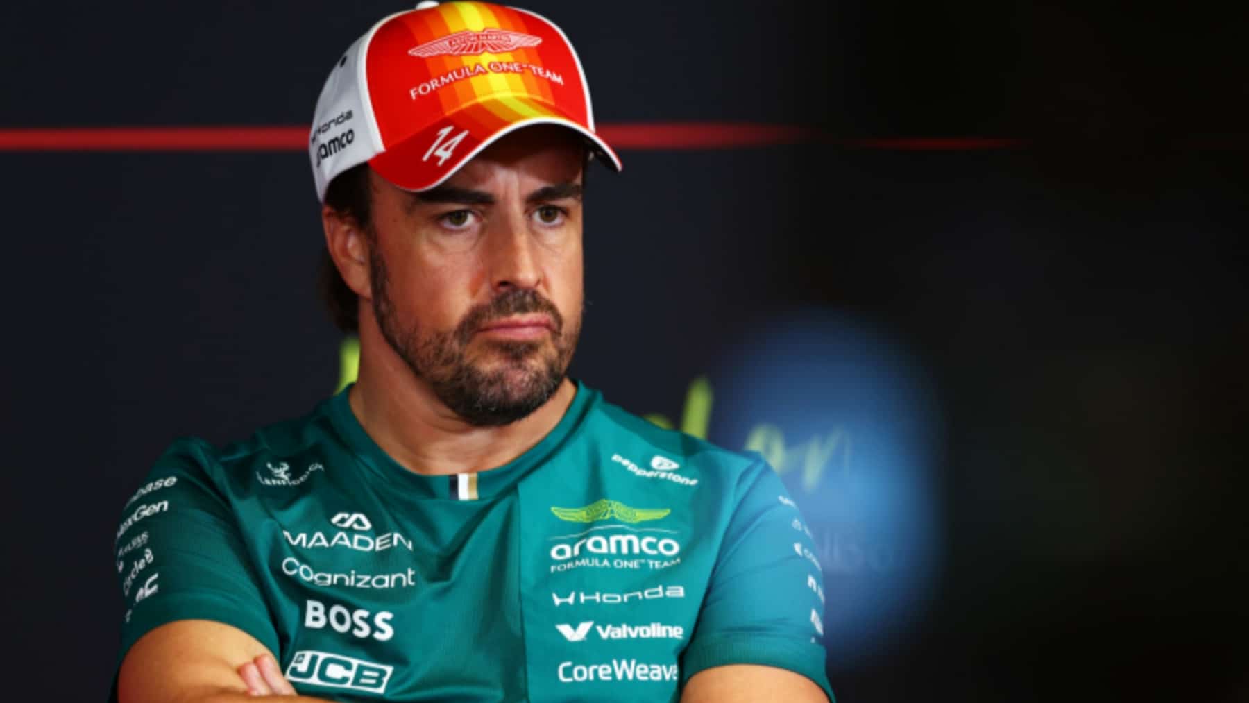 Alonso saldrá último en Barcelona: «Entiendo que queráis martirizar al equipo, pero la situación es la que es»