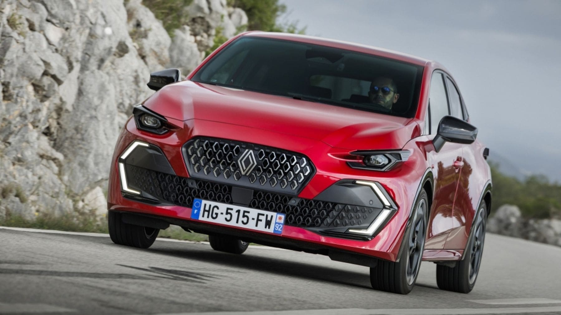 Subió de cilindrada, de potencia y de precio, y de paso adelantó al Dacia Sandero: con 160 CV, etiqueta ECO y un consumo real por debajo de cuatro litros, el utilitario francés más vendido quiero jugar en otra liga