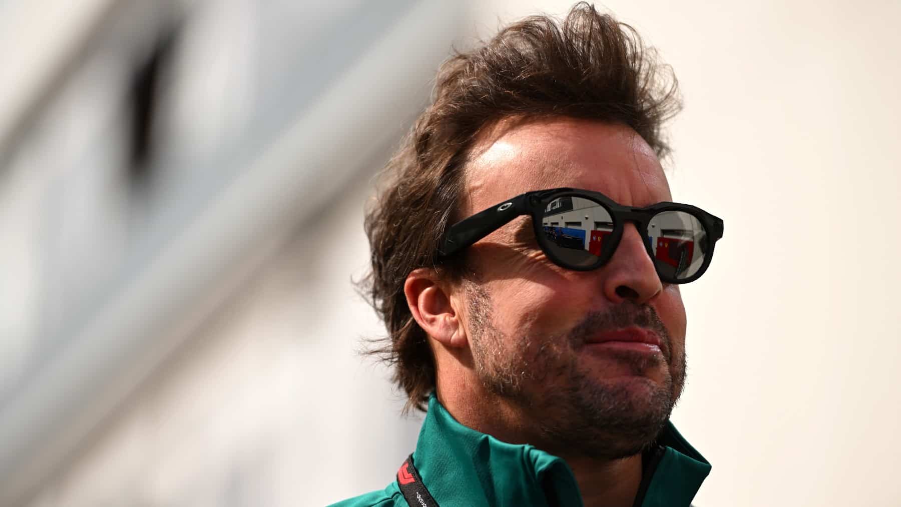 Cómo Alonso consigue «que el equipo se mueva a su alrededor»