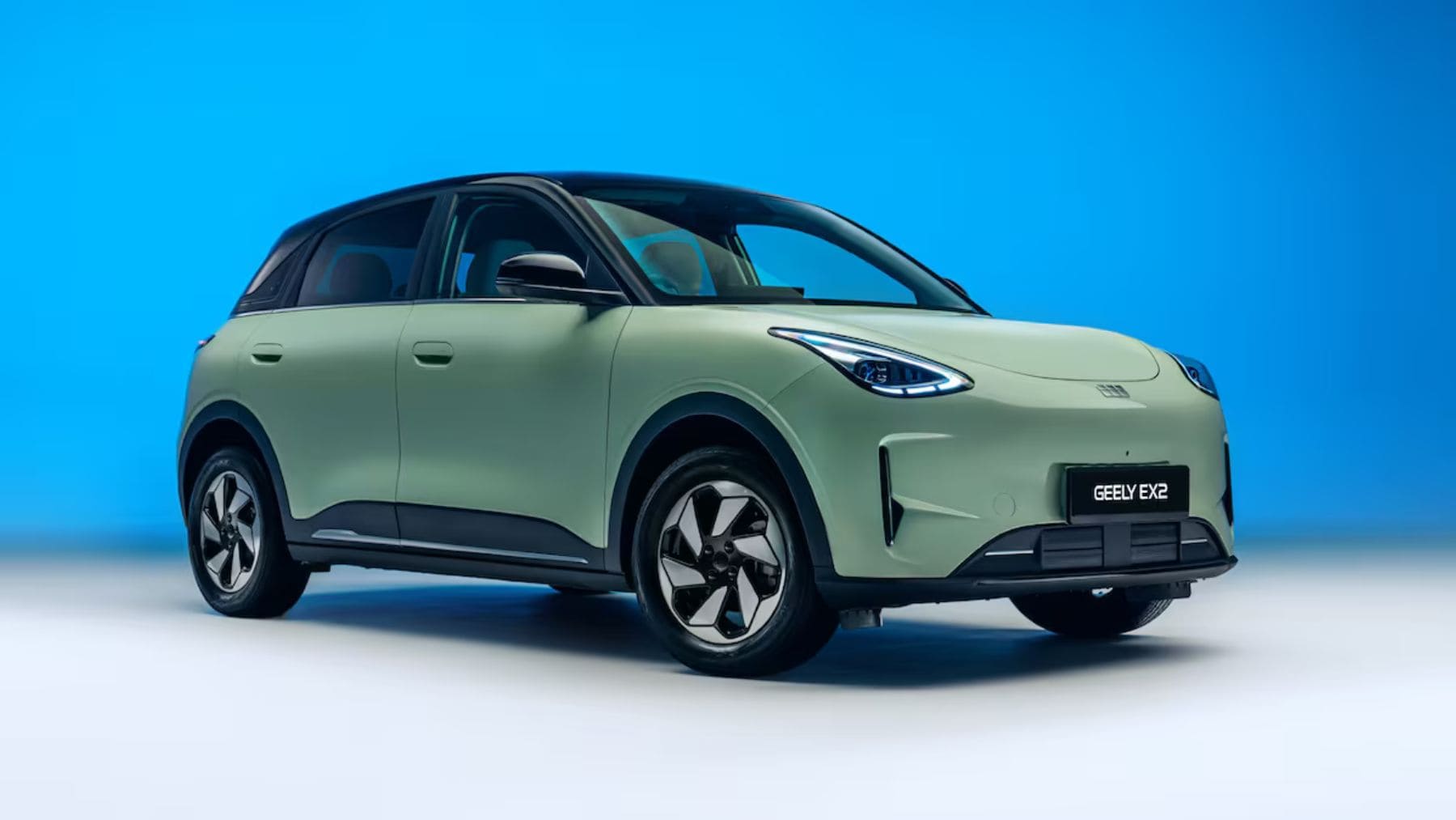 Es el coche que más se vende en el mercado más grande del planeta, con 465.000 unidades colocadas, y acaba de confirmar su desembarco en Europa por menos de 20.000 euros: eléctrico, 317 kilómetros y con las ruedas motrices detrás