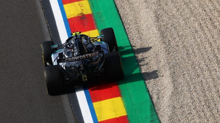 Antonelli domina y Hamilton choca; Alonso y Sainz siguen en su mundo