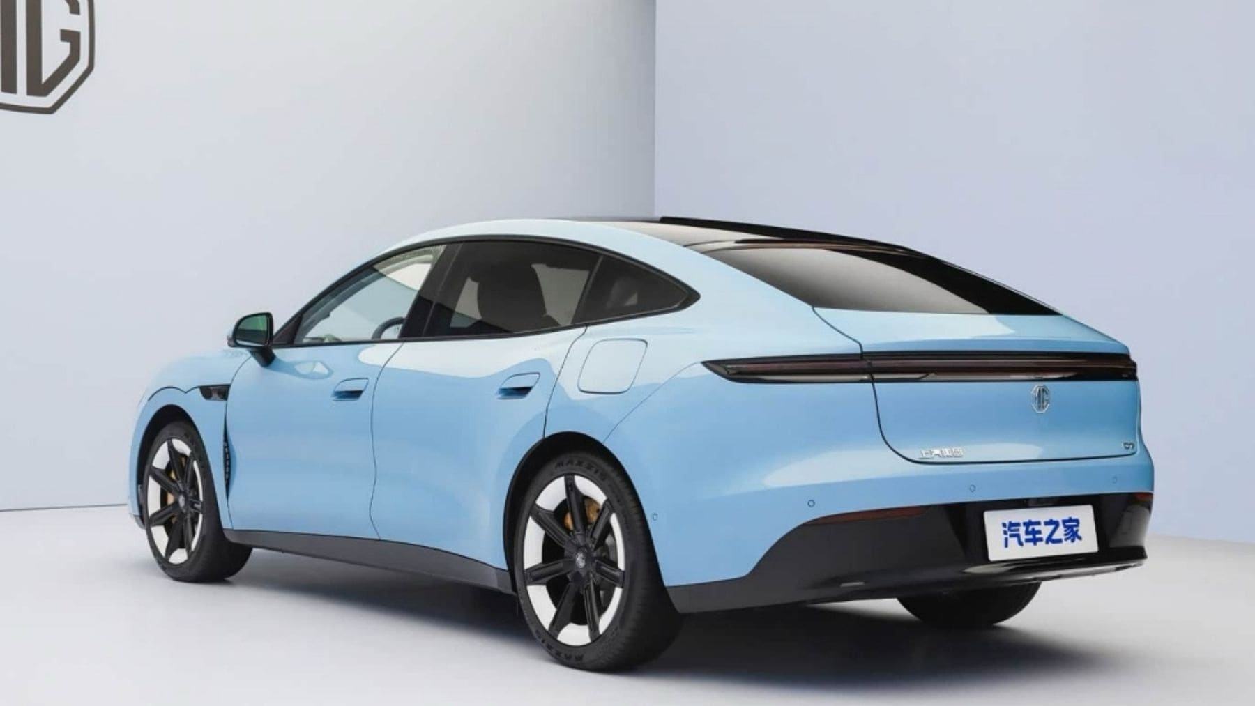 La berlina eléctrica de 840 km que carga a 800V y cuesta en China lo que un utilitario de combustión: el MG 07 llega a los concesionarios con tecnología de segmento superior por menos de 19.400 euros en su versión de acceso