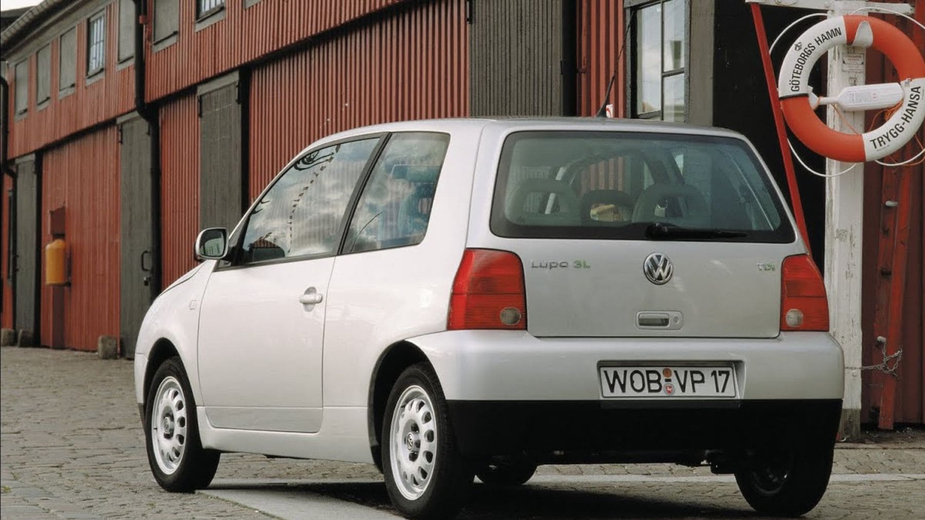En 1999 Volkswagen fabricó un utilitario diésel que homologaba 2,99 litros a los cien con carrocería de aluminio y magnesio, y lo mató porque salía carísimo de fabricar: aún hoy duele su récord de cruzar 20 países con 91 euros de combustible