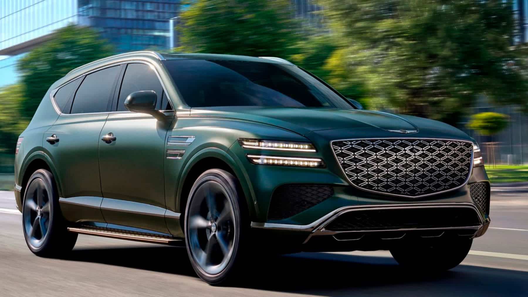 Llega para plantar cara al Mercedes GLE con un precio más bajo, 352 CV de potencia híbrida y la promesa de que se mueva como un eléctrico: modo EV hasta 30 km/h, batería refrigerada por líquidoy una caja con marcha atrás 100% eléctrica. Así es el Genesis GV80