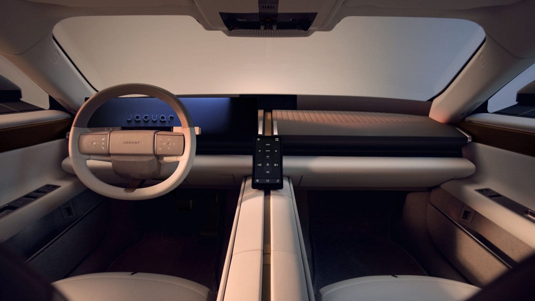 Más de 1.000 caballos, 1.300 Nm de par, batería de 100 kWh y 600 km de autonomía: el Jaguar Type 01 es el GT eléctrico con el que la marca británica se reinventa, y se presentará en Nueva York el 6 de octubre