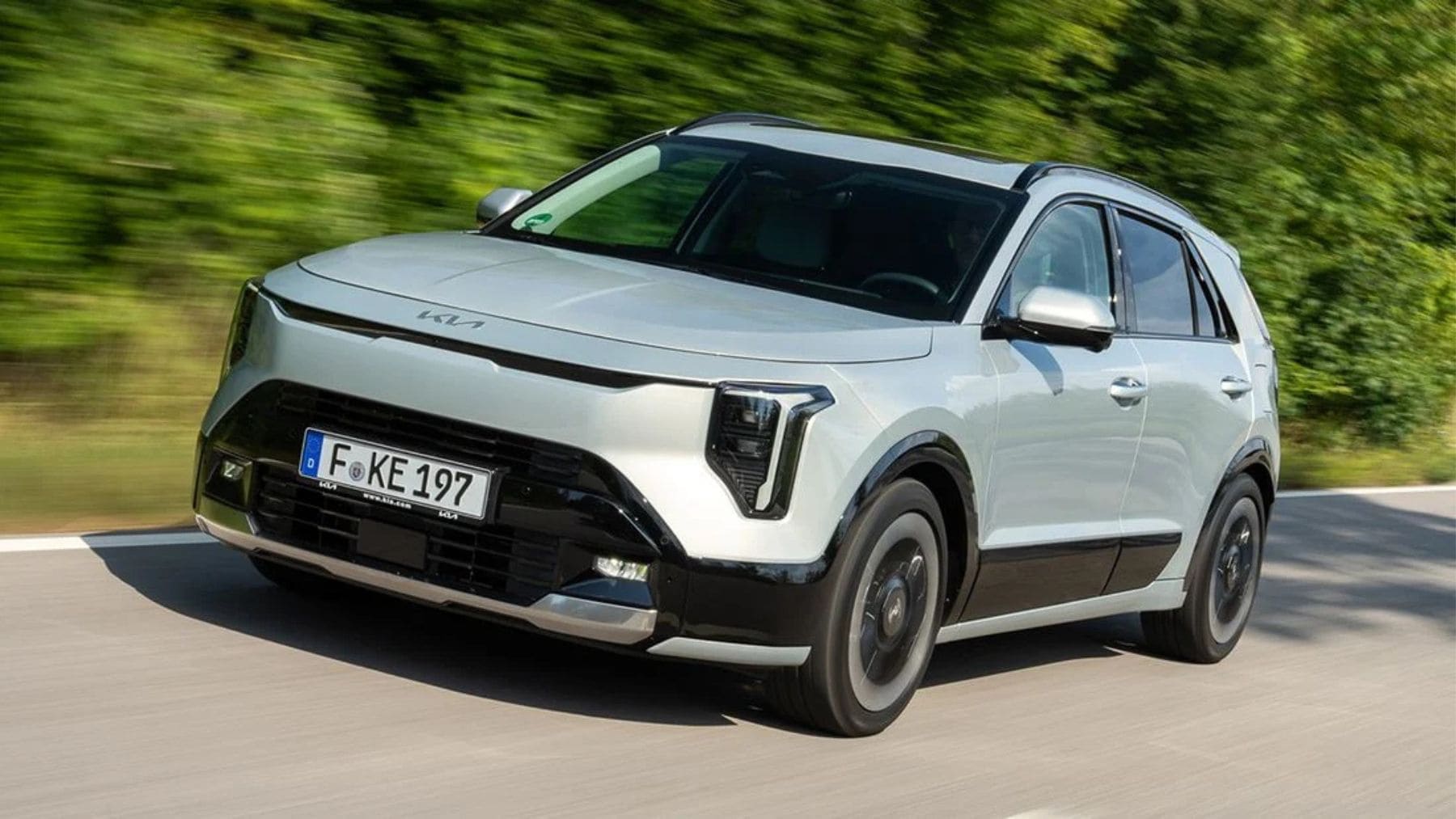10.100 euros de rebaja, 4,5 litros de consumo y etiqueta ECO: el Kia Niro 2027 deja al Toyota C-HR mirando por el retrovisor por 26.910 euros