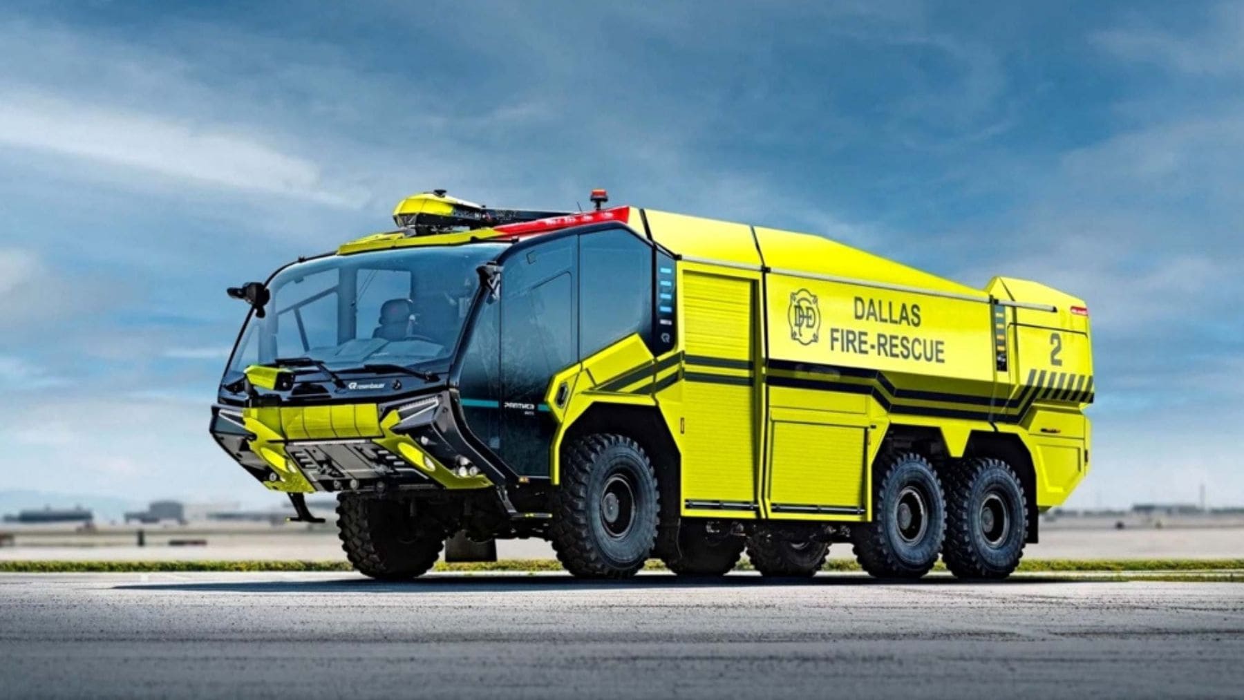 Pesan 41.000 kilos, pero el eléctrico acelera de 0 a 80 en 20 segundos (8 menos que el diésel), hace la mitad de ruido y lanza agua casi 20 metros más lejos: el Rosenbauer PANTHER 6×6 electric es el camión de bomberos que los aeropuertos estaban esperando