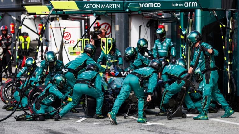 Aston Martin tiene un plan B con su motor: habla con Mercedes y Red Bull
