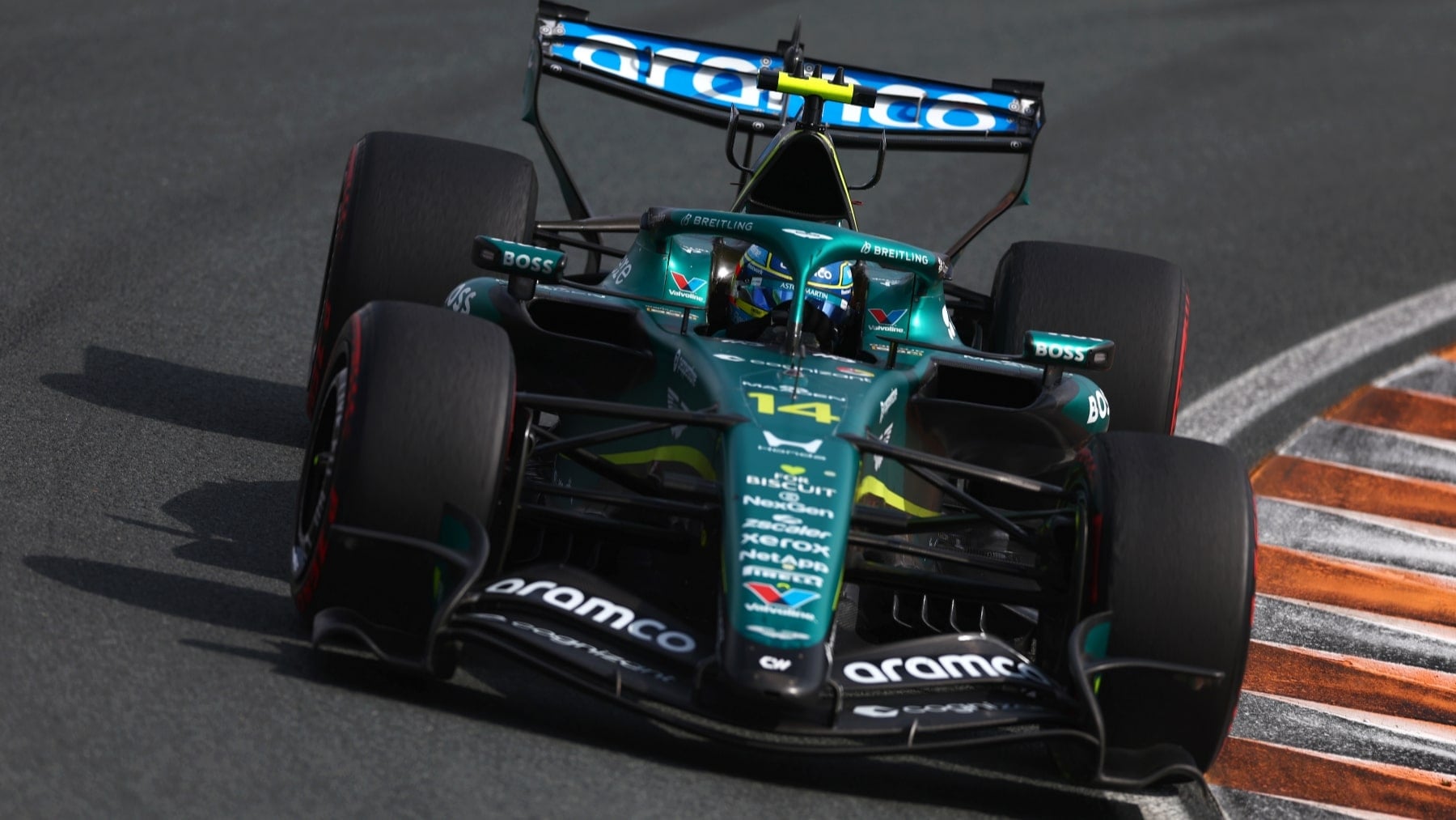 Alonso vuelve a disfrutar: remontada hasta el noveno y buenas noticias para Aston Martin