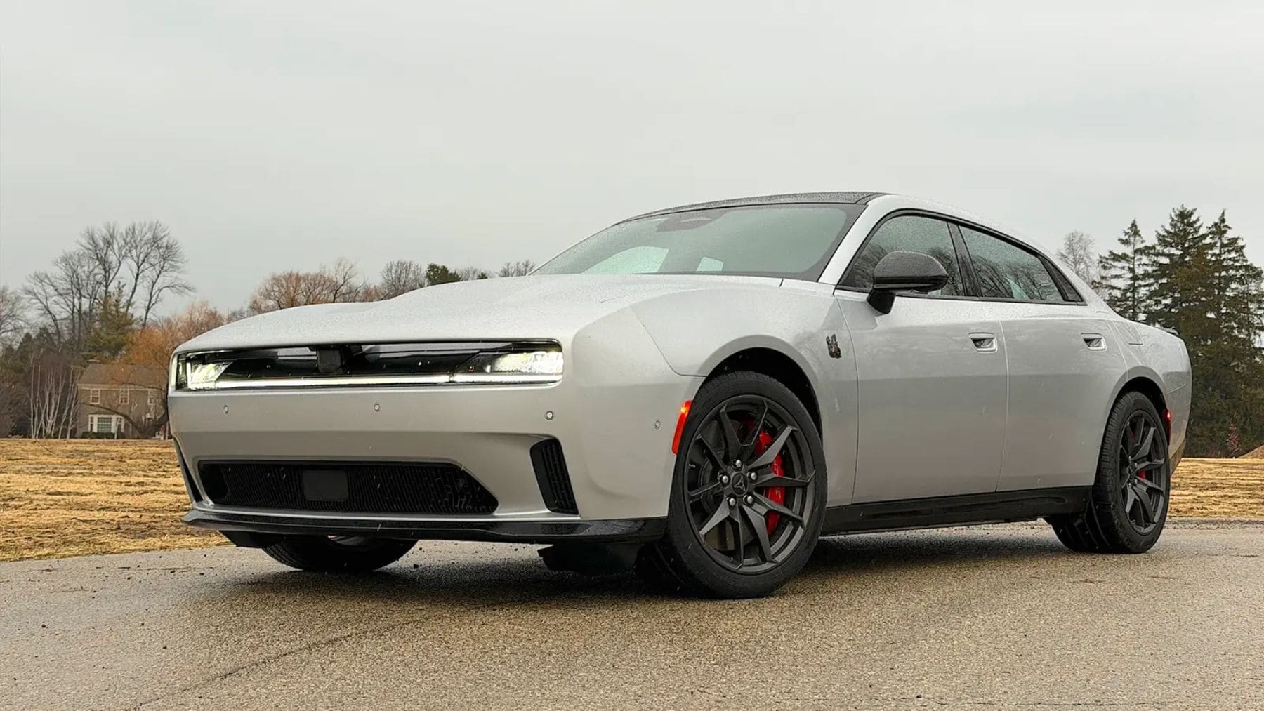 670 CV eléctricos o 550 CV biturbo: el Dodge Charger renace con dos corazones, tracción total de serie y el maletero más grande de su clase