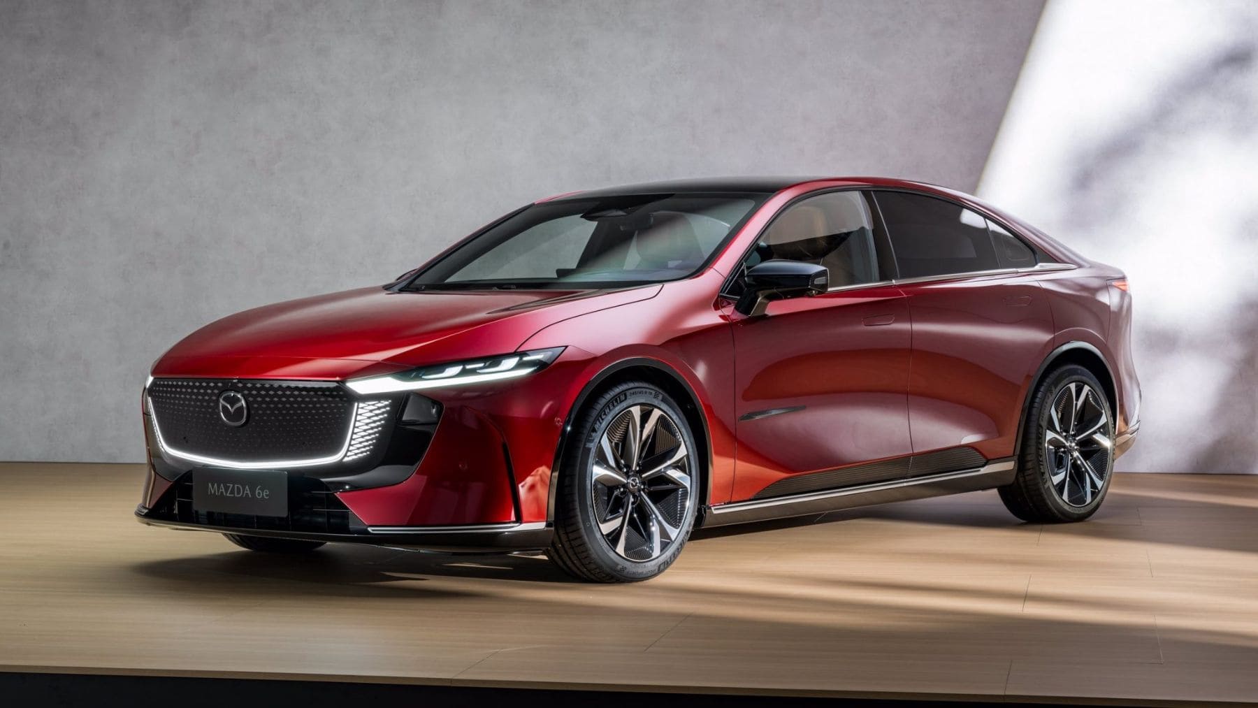 560 kilómetros de autonomía, 200 kW de carga rápida y una batería LFP de 78 kWh: el Mazda más bonito de la historia resuelve su mayor problema pero y se convierte en un eléctrico mucho más práctico