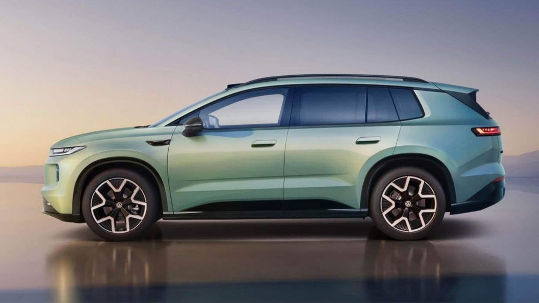 Por 17.400 euros, los chinos se llevan un SUV eléctrico de 4,8 metros con 660 km de autonomía, asientos que se convierten en cama de 1,8 metros y un sistema de conducción con LiDAR