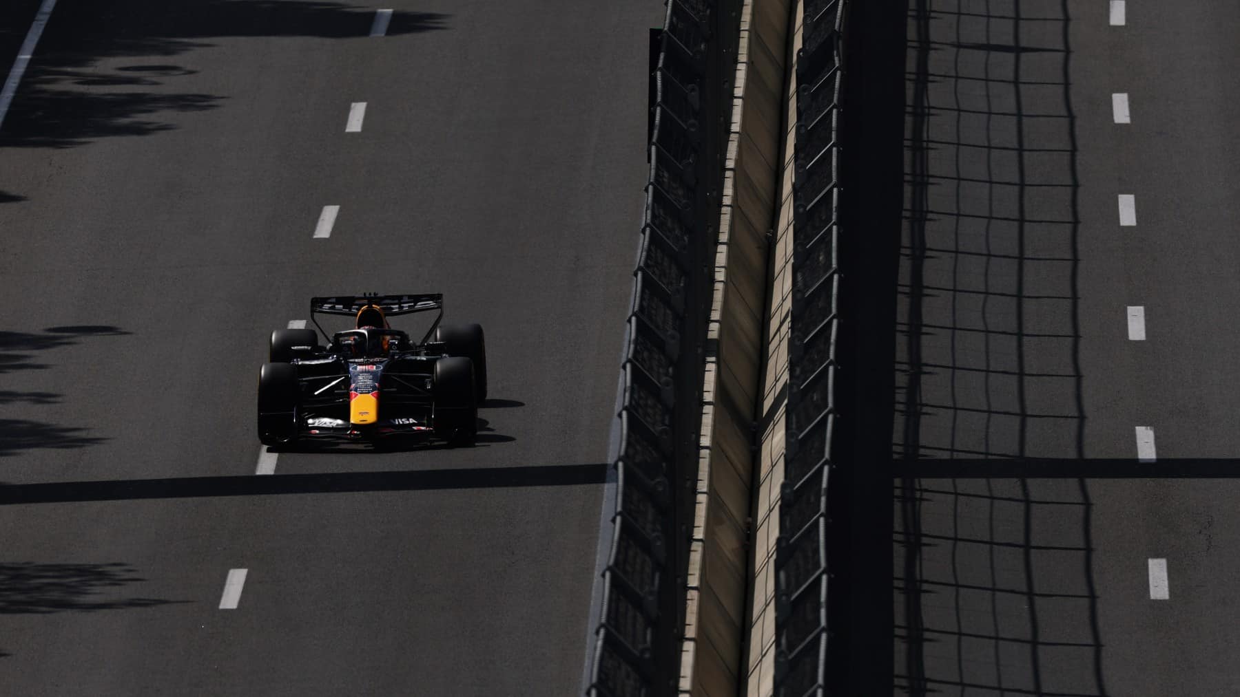 Verstappen aparece en Libres 3; Sainz mejora y Alonso, detrás