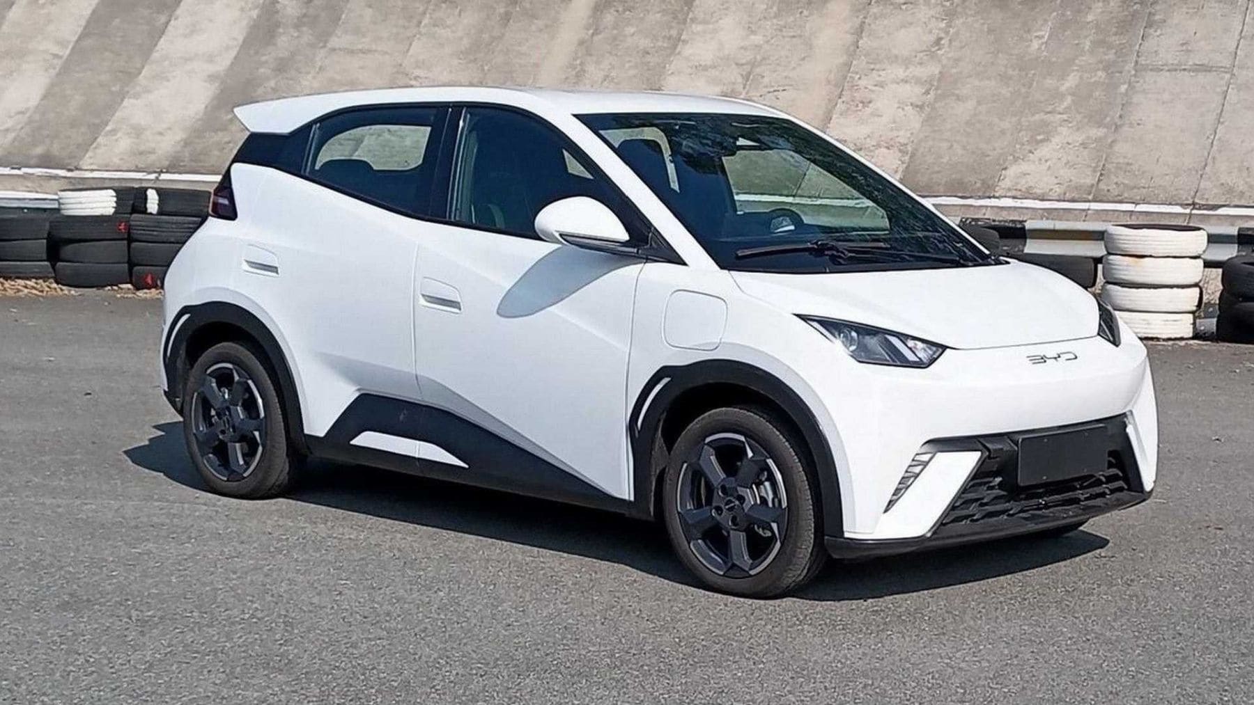 El coche eléctrico más vendido de China se renueva: el BYD Seagull crece hasta los 4,2 metros, estrena motor de 129 CV en el eje trasero y un frunk de 94 litros. Llegará antes de que acabe el año y competirá con Geely E2 y Leapmotor B03