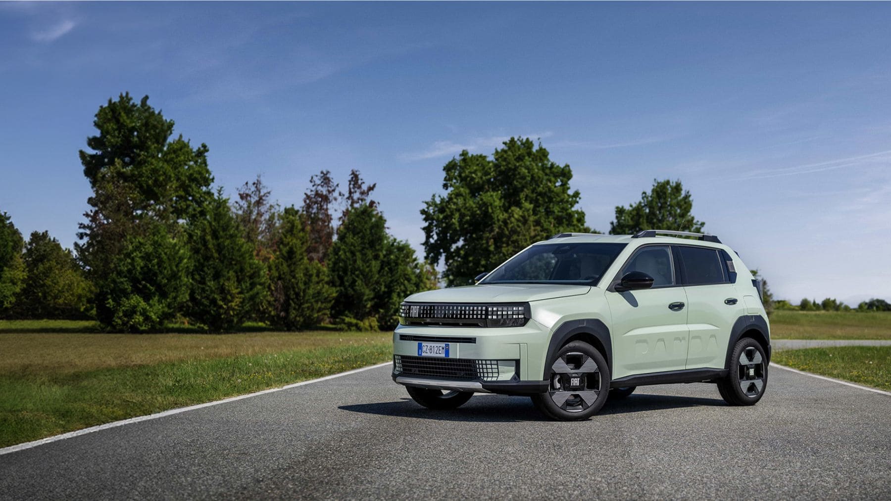 3,99 metros, cinco plazas, 412 litros de maletero y 14.950 euros: el Fiat Grande Panda estrena motor turbo de gasolina de 100 CV y cierra una gama con tres tecnologías