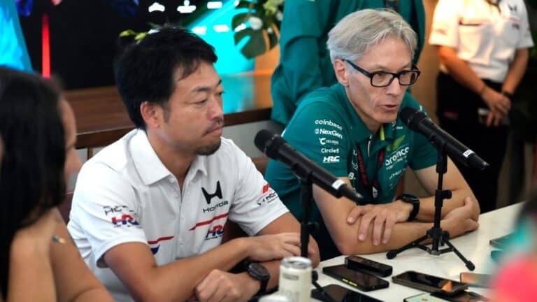 Aston Martin pide lluvia en Malasia