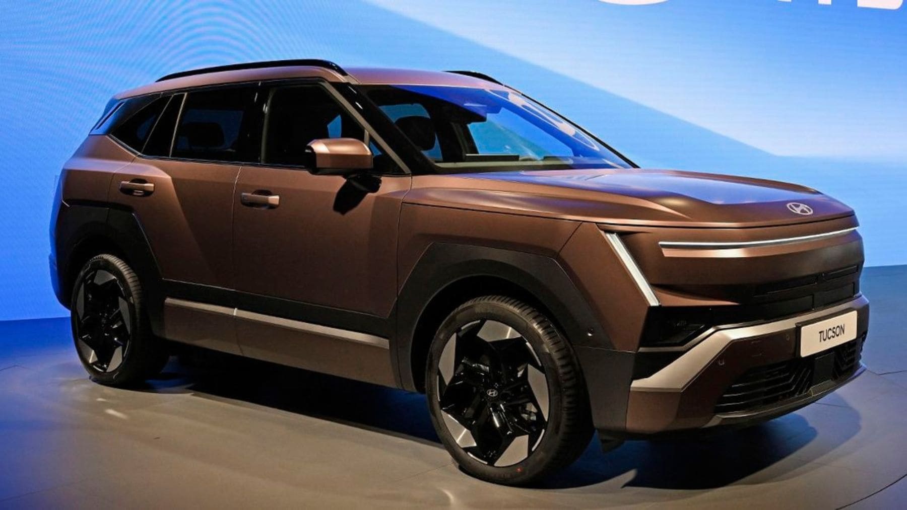 Menos versiones y más caras: el nuevo Tucson elimina el diésel y el gasolina de 180 CV, deja un único motor térmico de 150 CV y obliga a pasar por un HEV de 245 CV o un PHEV de 292 CV si quieres tracción total
