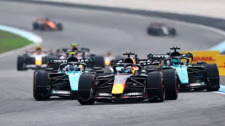 Ni Verstappen ni Alonso arreglan esta Fórmula 1