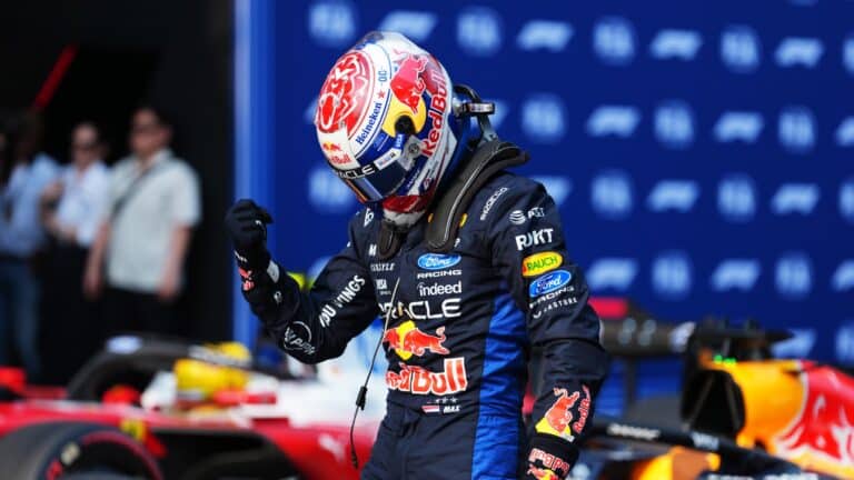 Vuelve el marciano Verstappen pero Alonso y Sainz también lo bordan