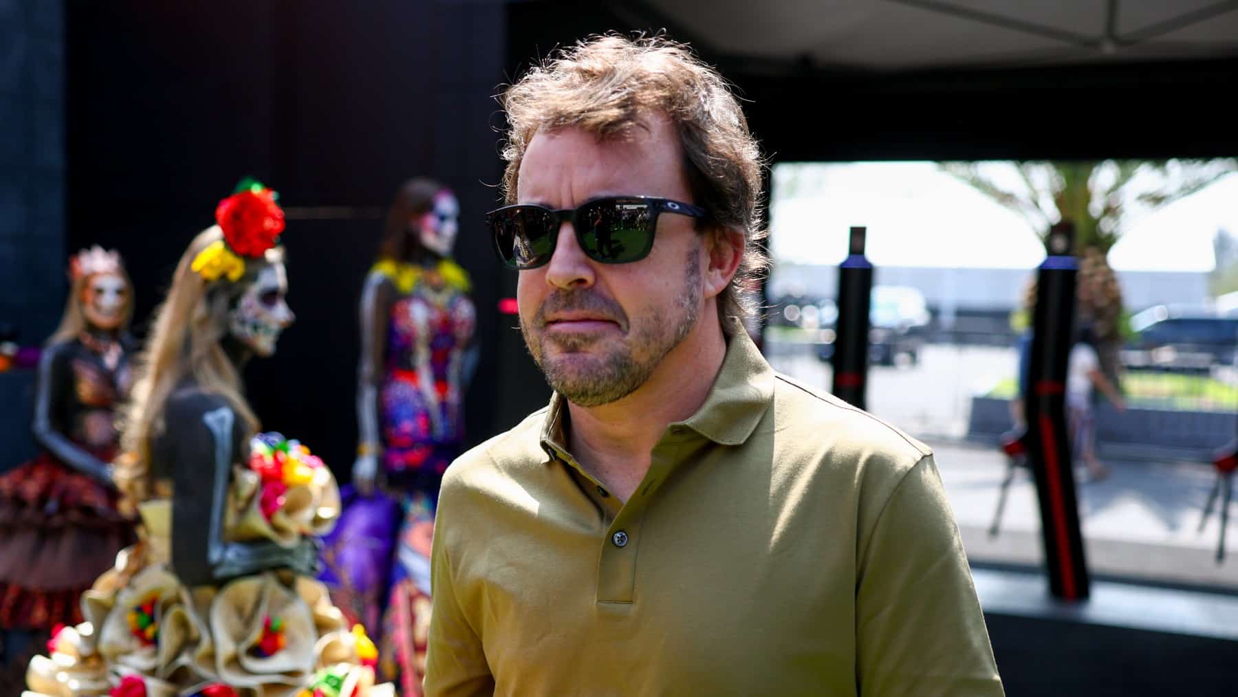 Aston se rinde a Alonso: «Tiene un talento especial para compensar los daños»