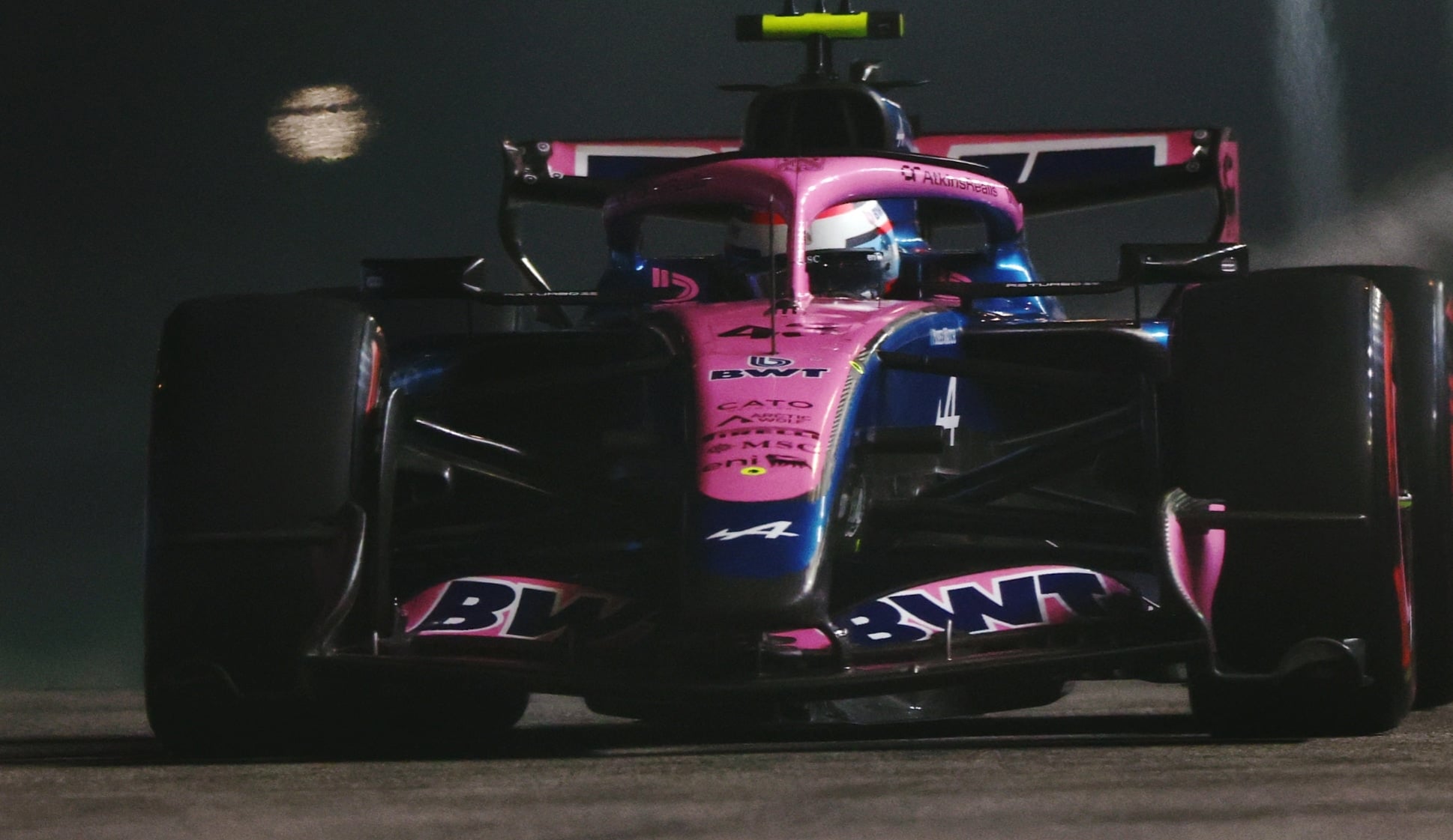 El sábado de Franco Colapinto en Singapur: sprint abandonada, batería nueva y golpe al muro en la Q2