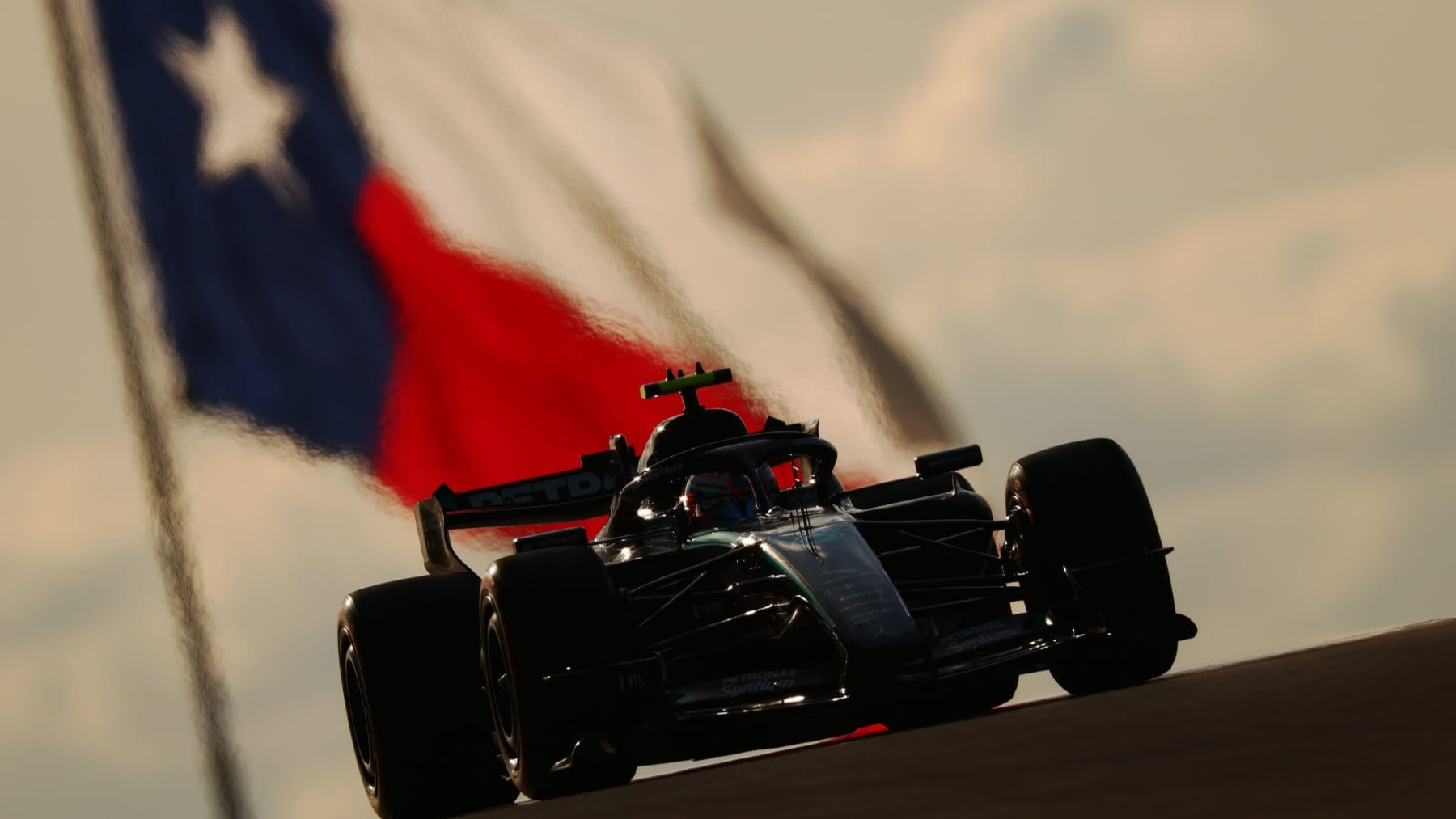 Antonelli roza el Mundial y Alonso se lanza a la P12
